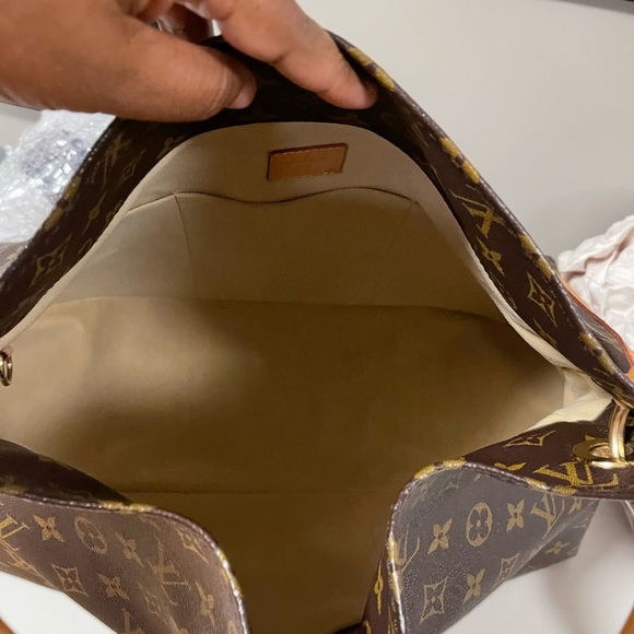 Authentic Louis Vuitton Monogram Artsy MM - Picture 7 of 16